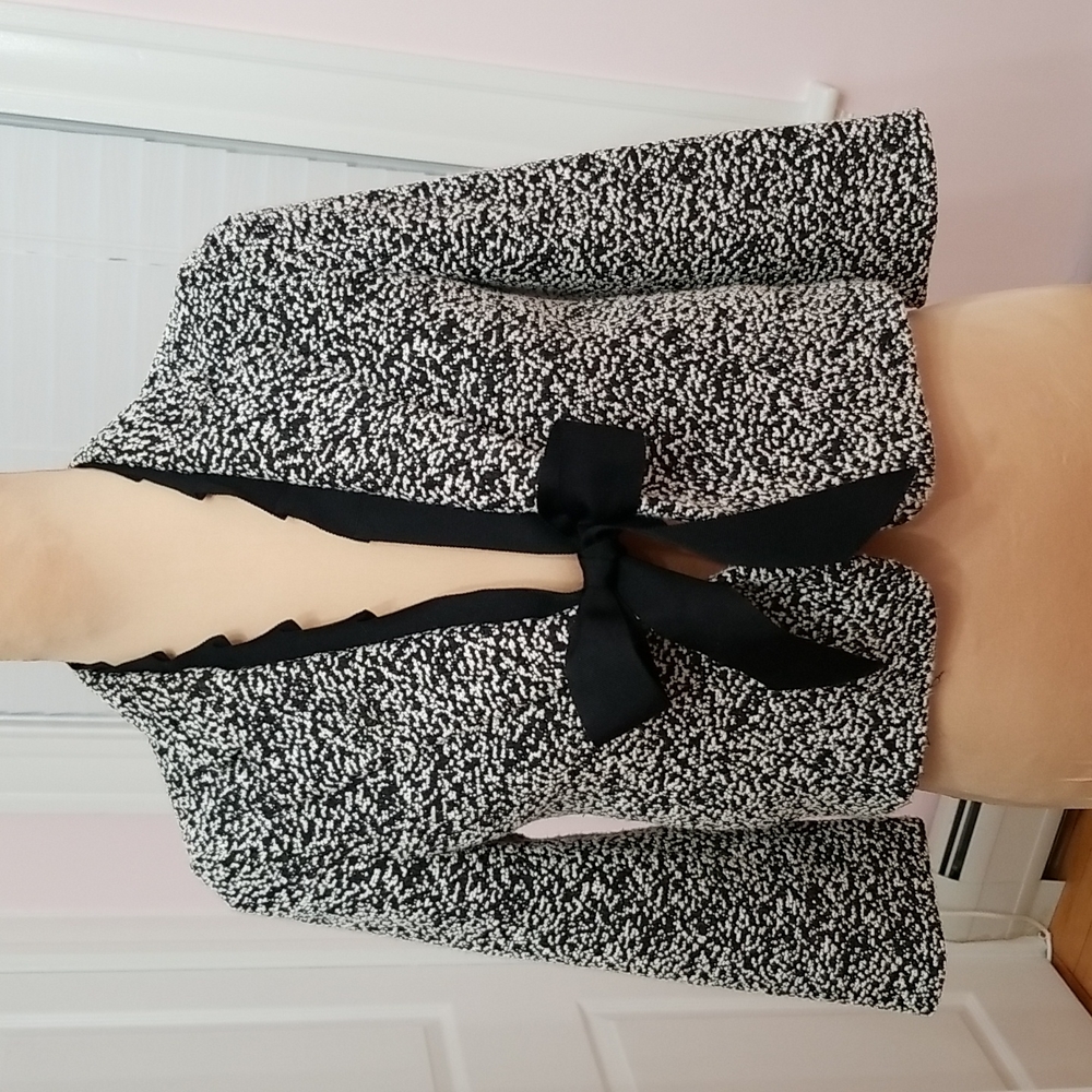 SOLD Ann Taylor Black/whited Textured Cropped blazer, 4 Petite - Picture 2 of 12